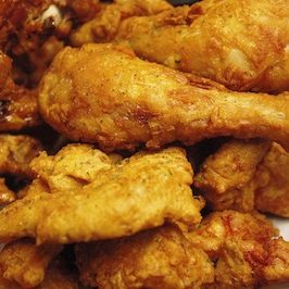 up close picture of fried chicken wings